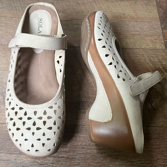 𝅺Solanz Vespa clogs cream lazer cut size 7.5 shoes ankle strap - Picture 3 of 14